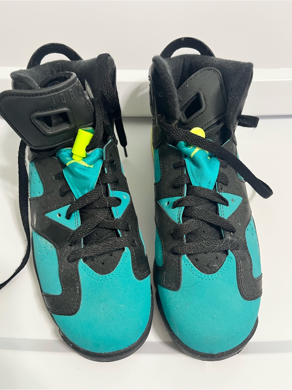 Jordan Kids Teal and Black High-Top Sneakers 7y